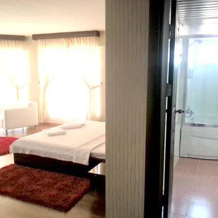 Iyonya Otel *
